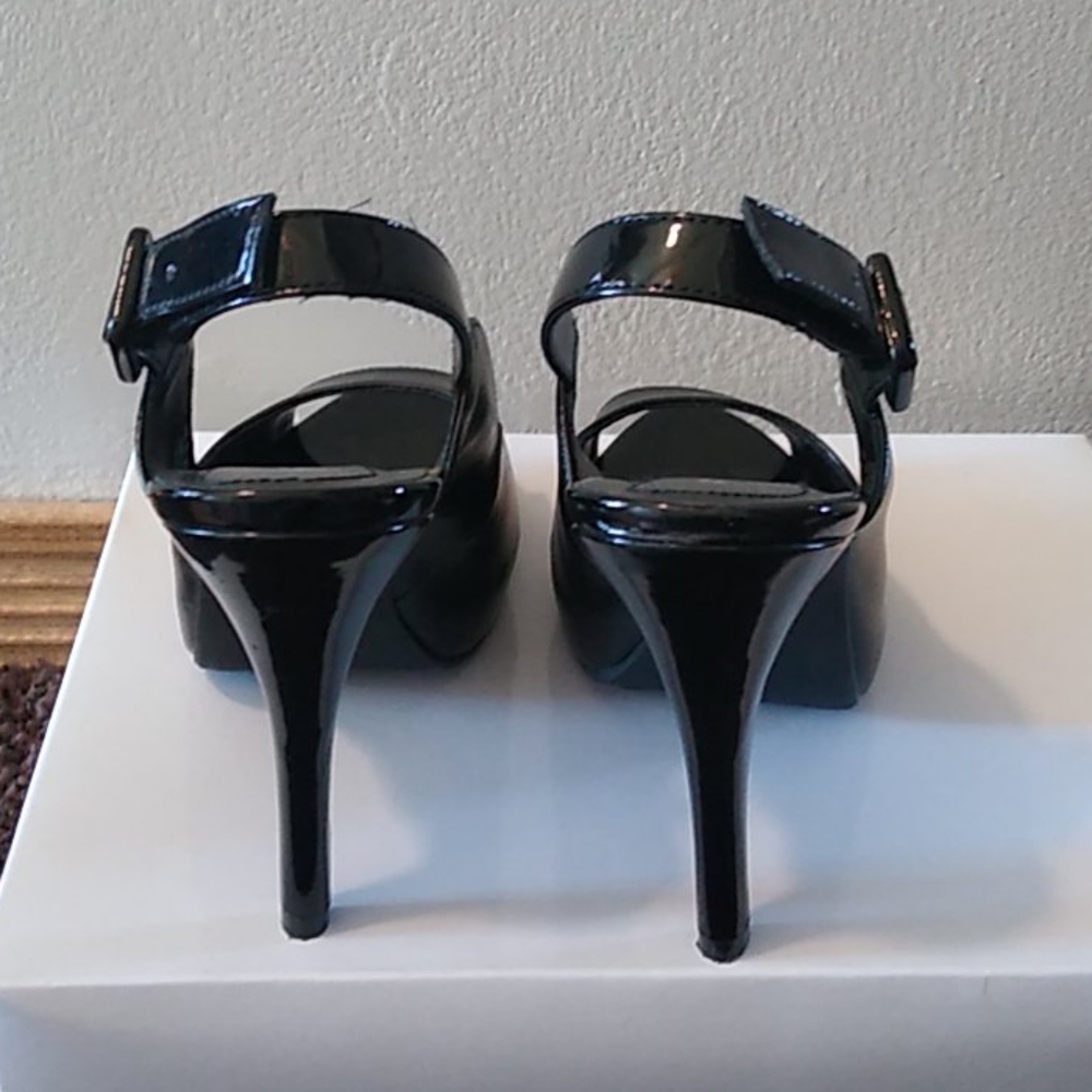 Shoes - Picture 4 of 10